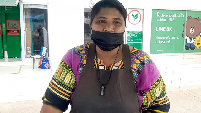 ร้านเล็กหัวใจใหญ่ คนเร่ร่อนยากไร้กินฟรี ขายอาหารสุดถูกเริ่มต้น 15 บาท