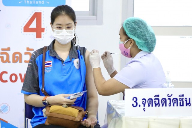 นักวอลเลย์บอลสาวไทยเข้ารับวัคซีนป้องกันโควิด พร้อมลุยศึกเนชั่นส์ ลีก 2021