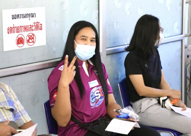 นักวอลเลย์บอลสาวไทยเข้ารับวัคซีนป้องกันโควิด พร้อมลุยศึกเนชั่นส์ ลีก 2021
