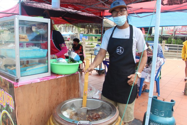 โควิดเปลี่ยนชีวิต!หนุ่มดีเจตกงานสู่ร้านก๋วยเตี๋ยวสูตรเด็ด