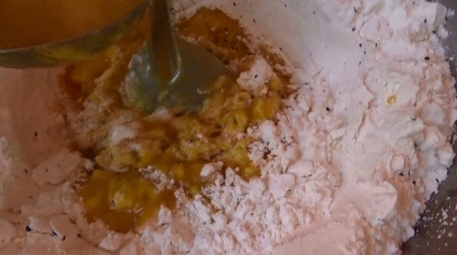 "ครูสาว"ต่อยอดผลมะม่วงสุก-ทำข้าวเกรียบ-น้ำจิ้มซอส