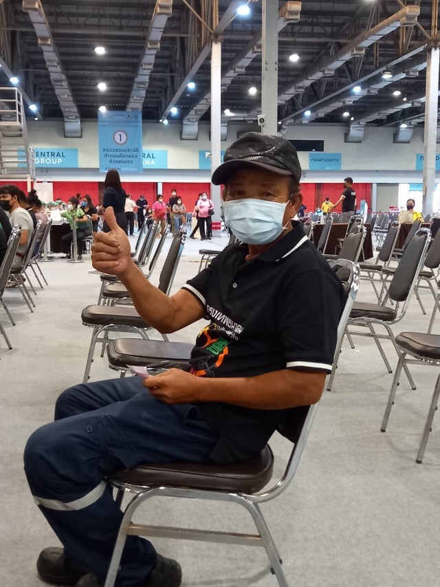กรุงเทพธนาคมมอบประกันภัยโควิดเจ้าหน้าที่เก็บขยะกทม. 250 คน