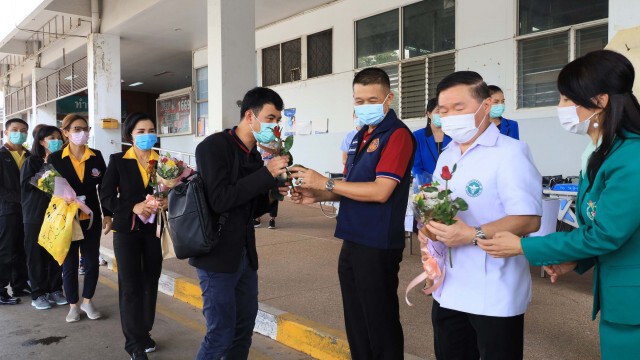 ส่งทีมนักรบชุดขาวเสริมทัพสู้โควิดโรงพยาบาลบุษราคัม กทม.