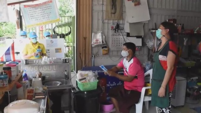 ทหารโคราช อาสาเคาะประตูบ้านสร้างความเข้าใจฉีดวัคซีนให้กับประชาชน