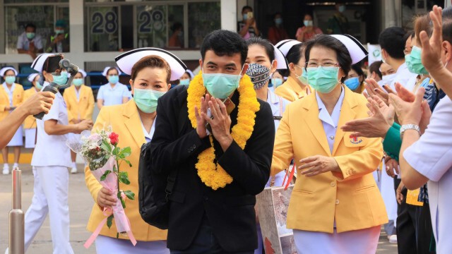 ส่งทีมนักรบชุดขาวเสริมทัพสู้โควิดโรงพยาบาลบุษราคัม กทม.