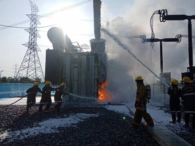 หม้อแปลงจ่ายไฟฟ้าแรงสูงระเบิดไฟลุกท่วมเห็นไกล 2 กม.