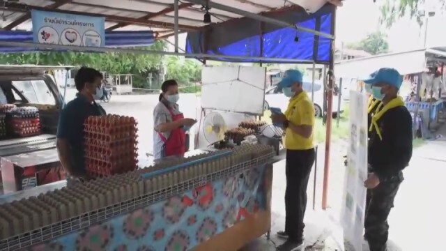 ทหารโคราช อาสาเคาะประตูบ้านสร้างความเข้าใจฉีดวัคซีนให้กับประชาชน