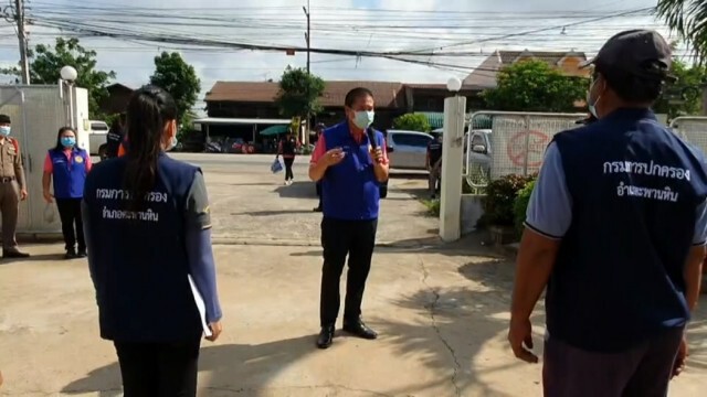 นอภ.ตะพานหินเคาะประตูบ้าน-ลงชื่อฉีดวัคซีนโควิด
