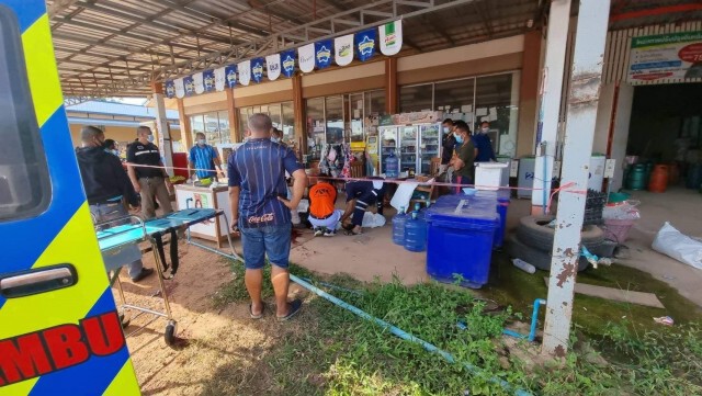 หนุ่มป่วยจิตคลั่งแทงอดีตสารวัตรกำนันดับ