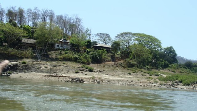 ชาวบ้านท่าตาฝั่งผวาหนัก-เมียนมายิงกระสุนตกฝั่งไทย