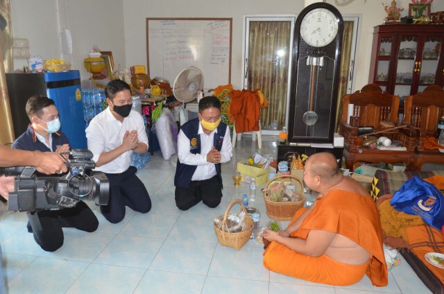 เคาะกุฏินิมนต์พระรวมพลัง อสม.ฉีดวัคซีนหยุดเชื้อเพื่อชาติ