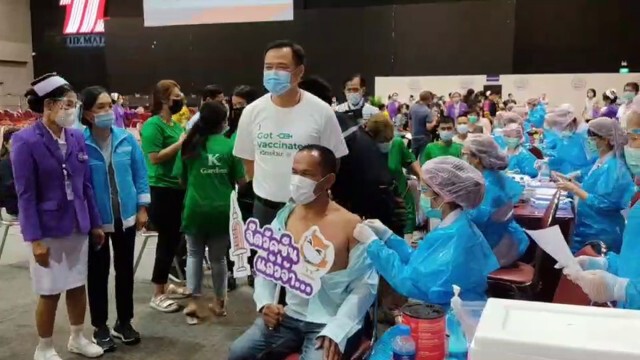 อนุทิน ตรวจเยี่ยมระบบฉีดวัคซีน พร้อมสร้างความเชื่อมั่นวัคซีนปลอดภัย