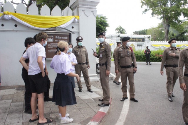 กลุ่มสหภาพนักเรียนแสดงสัญลักษณ์ต้าน "7 ปีรัฐประหาร"