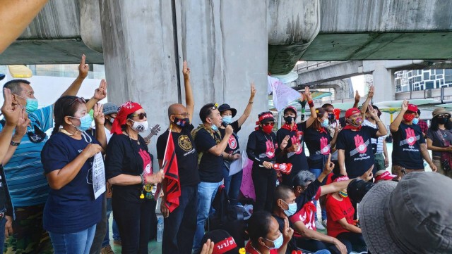 "ม็อบสามนิ้ว" นัดจุดเทียนรำลึก 7 ปีรัฐประหาร
