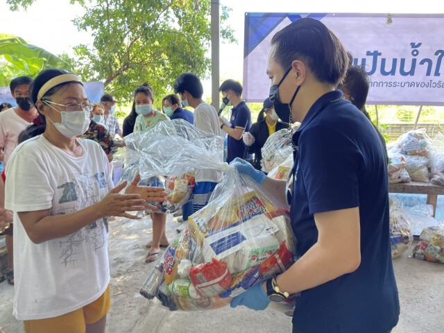 โครงการ "เนชั่นปันน้ำใจ"มอบถุงยังชีพกว่า 600 ชุดให้ชุมชนคลองเตย-ลาดพร้าว