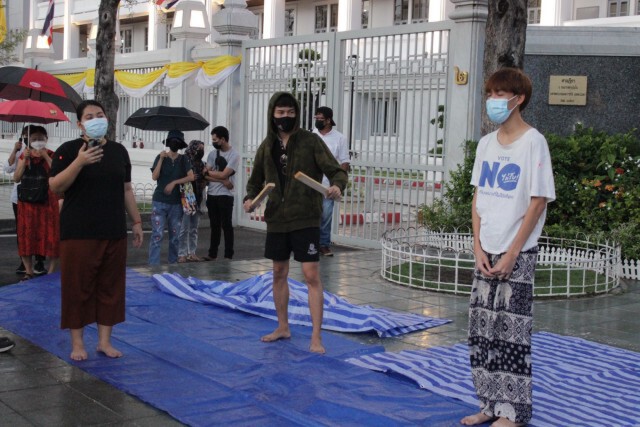 "กลุ่มคนเท่เพื่อประชาธิปไตย" จัดกิจกรรมเชิงสัญลักษณ์ สะท้อนประสบการณ์การต่อสู้ของประชาชน