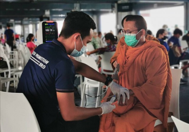 พระสงฆ์-ปชช. แห่ฉีดวัคซีนป้องกันโควิดต่อเนื่อง