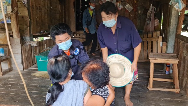 พ่อเฒ่าดับในอ้อมอกภรรยา-คาดร้อนจัดความดันกำเริบ
