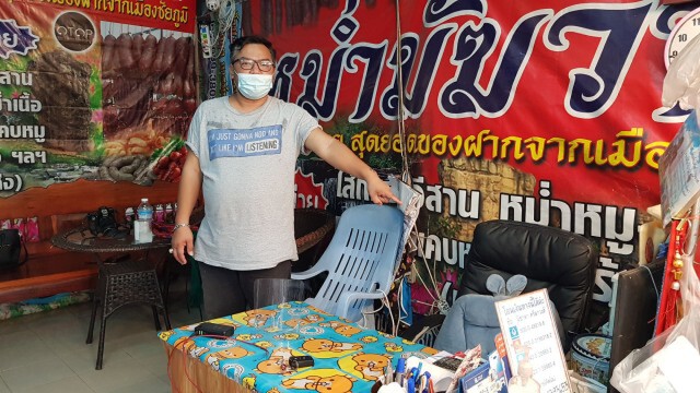 กล้องวงจรปิดจับภาพชัดหัวขโมยย่องเข้าร้านขโมยเหรียญในลิ้นชัก