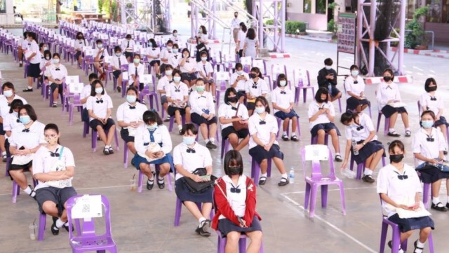 งานเข้า!คลัสเตอร์แคมป์คนงานหนีกรุงกลับบ้าน ยอดโควิดพุ่ง