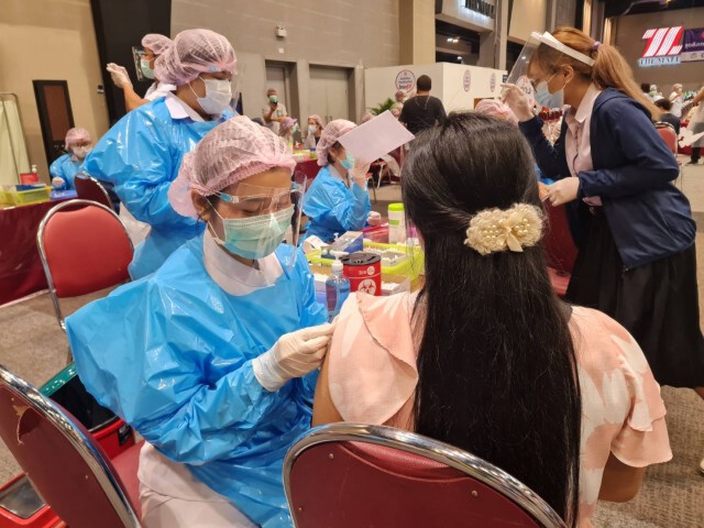 โคราชเริ่มฉีดวัคซีนให้กับกลุ่มผู้สูงอายุ-7โรคเรื้อรังวันแรก