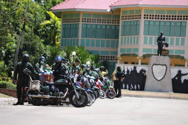 ครอบครัว "หมาก ปริญ" มอบชุดปันสุข