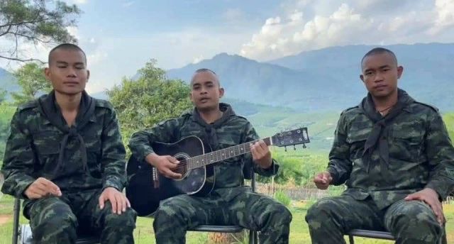 ทหารชายแดนร้องเพลงส่งกำลังใจ
