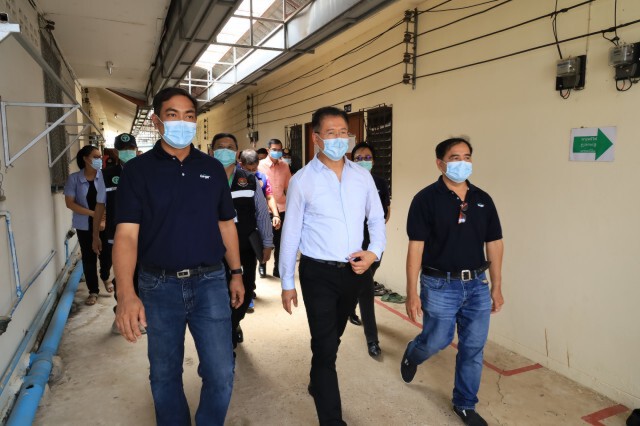 ผู้ว่าโคราช นำทีมปูพรมตรวจแคมป์แรงงานต่างด้าว
