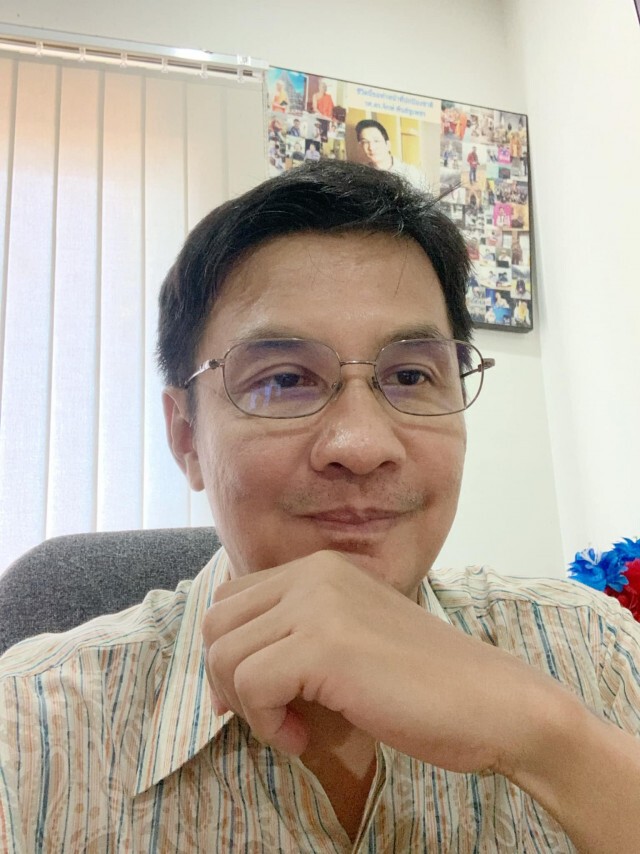 ดร.จักษ์ ร่ายกลอนกราดพวกด้อยค่าวัคซีน ลับหลังแอบฉีดกันเพียบ รวมถึงคนเตี้ยๆด้วย