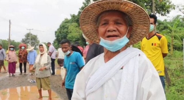 ปลูกข้าวประชดกลางถนนพระจันทร์