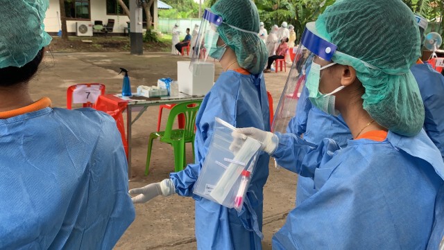 ผวาโควิดหนัก เสียชีวิตอีก 1 ราย ชาวบ้านกว่า 3,400 คนแห่ตรวจหาเชื้อ
