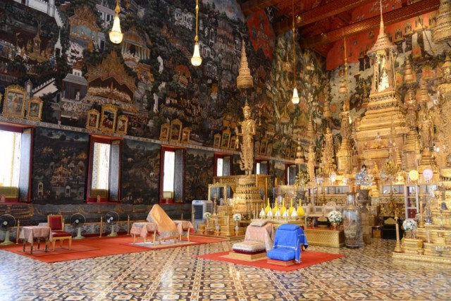‘ในหลวง’ โปรดเกล้าฯ ให้ ผู้แทนพระองค์ไปทรงจุดเทียนรุ่ง พระราชพิธีวิสาขบูชา