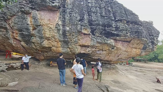 วันพระใหญ่คอหวยขอโชควัดภูตะเภาทอง