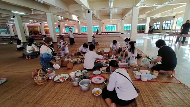 อสม.เข้มทำบุญวิสาขบูชา ป้องกันโควิด19