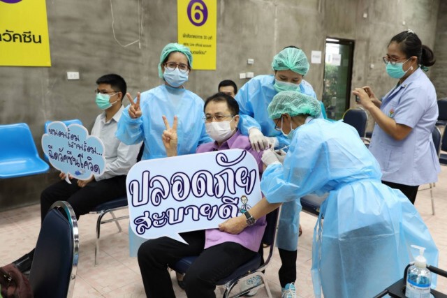 ฉีดซิโนแวคให้บุคลากรด่านหน้ารอบ 4