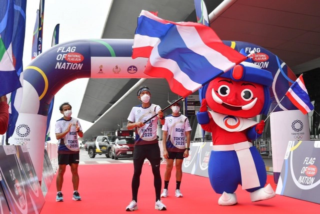 "ตูน บอดี้สแลม" วิ่งผลัดธงชาติไทยไปโอลิมปิก วันสุดท้าย ส่งกำลังใจทัพนักกีฬาไทย