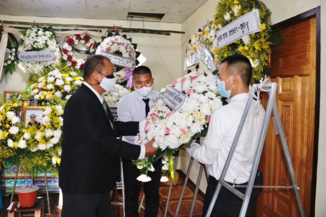 นายกรัฐมนตรี ส่งพวงหรีดเคารพศพ แรงงานไทยเหยื่อสงคราอิสราเอล