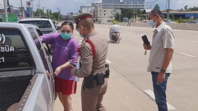 เปิดวงจรปิดโจรงัดปิกอัพหวังลักทรัพย์แต่แห้ว สุดท้ายใช้ด้ามไม้กวาดกระแทกเอากระจกมองหลังไป