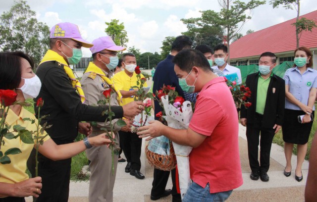 ส่งผู้ป่วยโควิดกลับบ้าน ปิดชั่วคราว รพ.สนามแห่งที่ 1
