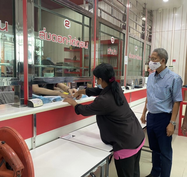 นอภ.พิมายควักเงินส่วนตัวไถ่ถอนเครื่องมือทำกินช่วยชาวบ้าน