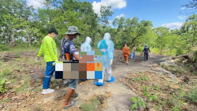 สลด พระฆ่าตัวตาย ผูกคอใต้ต้นไม้ริมหน้าผา