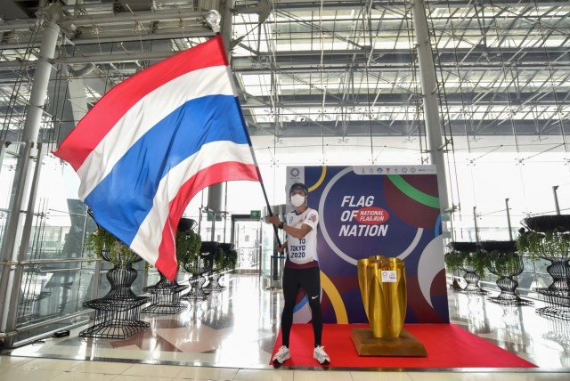 "ตูน บอดี้สแลม" วิ่งผลัดธงชาติไทยไปโอลิมปิก วันสุดท้าย ส่งกำลังใจทัพนักกีฬาไทย