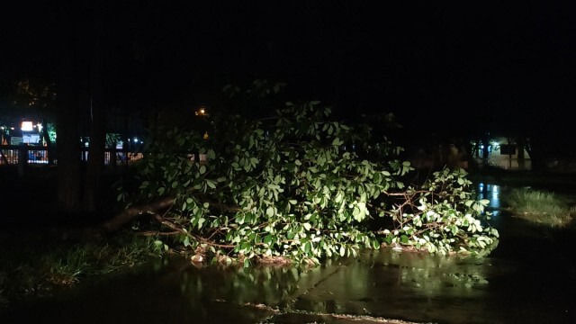 ฝนถล่มนครพนมเกือบ 2 ชั่วโมง น้ำท่วม-ไฟดับซ้ำ