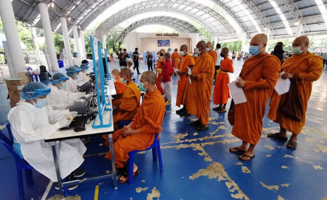 ตรวจโควิดปชช.-พระสงฆ์ กลุ่มเสี่ยงคลัสเตอร์ร้านกาแฟ