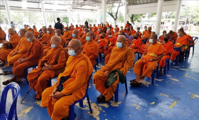 ตรวจโควิดปชช.-พระสงฆ์ กลุ่มเสี่ยงคลัสเตอร์ร้านกาแฟ