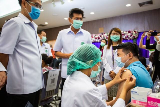 สธ.บริการฉีดวัคซีนโควิด 19 ให้กลุ่มเปราะบาง คนพิการทางการเห็น นำร่องในกทม.และปริมณฑล