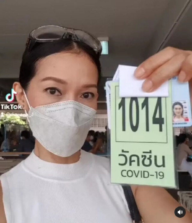 "ดี้ ชนานา" รีวิวฉีดวัคซีนซิโนแวค เข็มแรก บอกอย่ากลัวแบบไร้สาระ