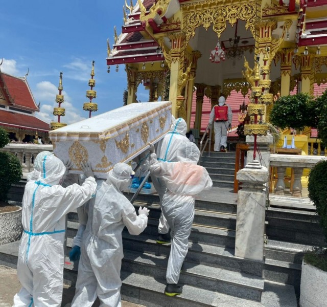 "เอิร์ธ" โฆษก กทม.ช่วยแบกโลงศพตายจากโควิด ยันไร้เชื้อกระจาย
