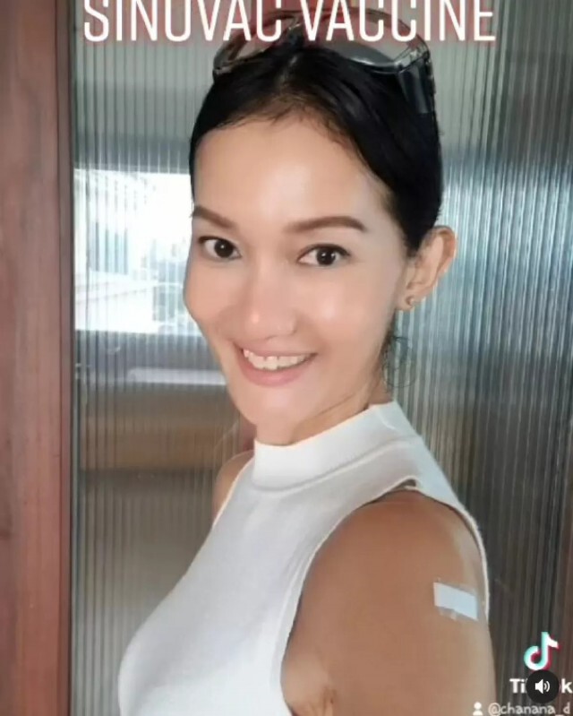 "ดี้ ชนานา" รีวิวฉีดวัคซีนซิโนแวค เข็มแรก บอกอย่ากลัวแบบไร้สาระ