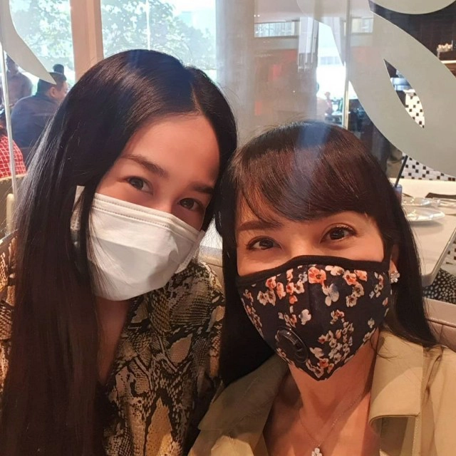 น้ำตาล ลูกสาว ตั๊ก มยุรา เคลียร์ชัด!! ดราม่าเรื่องท้อง เผยสาเหตุแยกทางพ่อของลูก